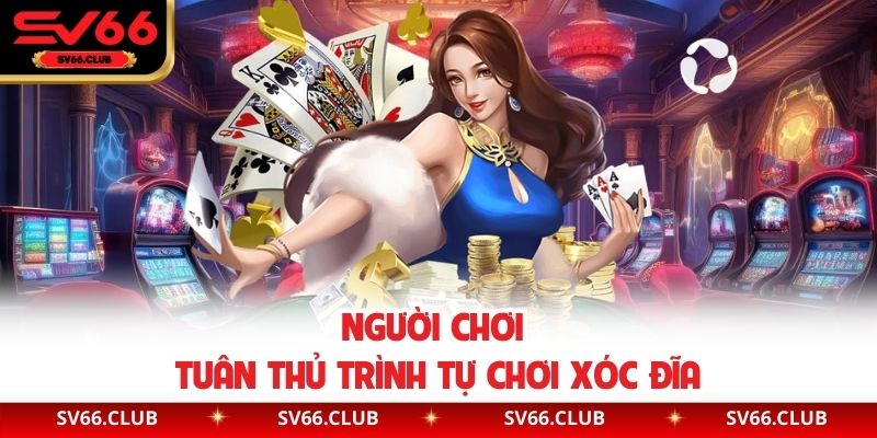 Người chơi tuân thủ trình tự chơi xóc đĩa